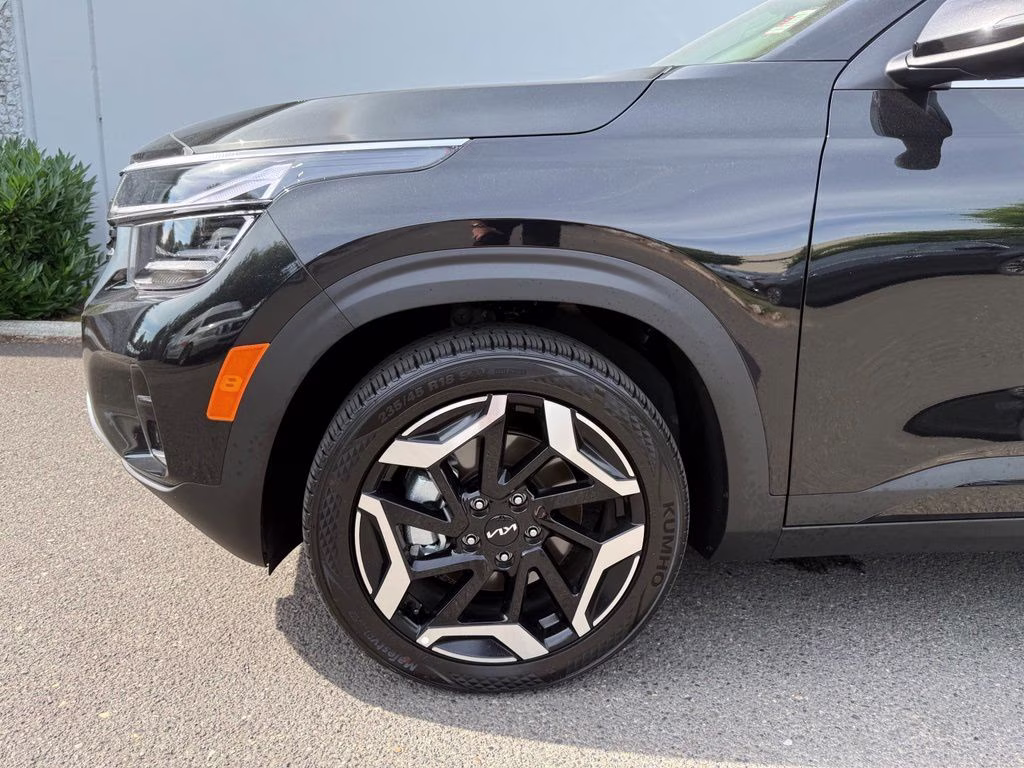 2026 Fusion Black Kia Seltos SX AWD SUV
