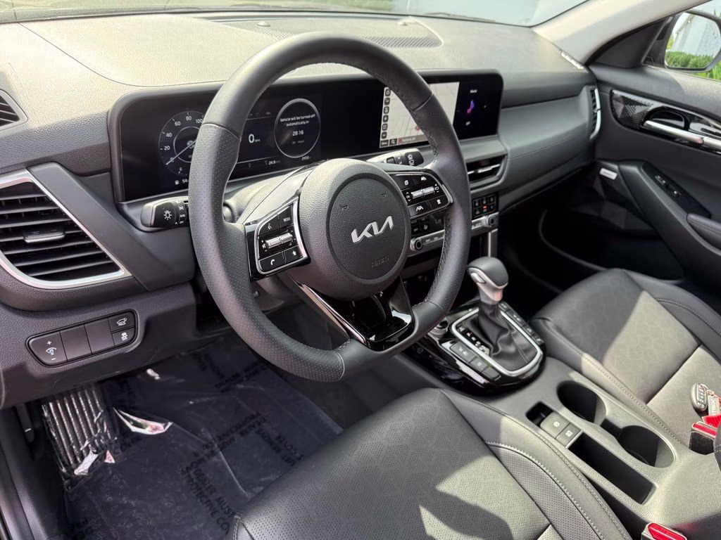 2026 Fusion Black Kia Seltos SX AWD SUV
