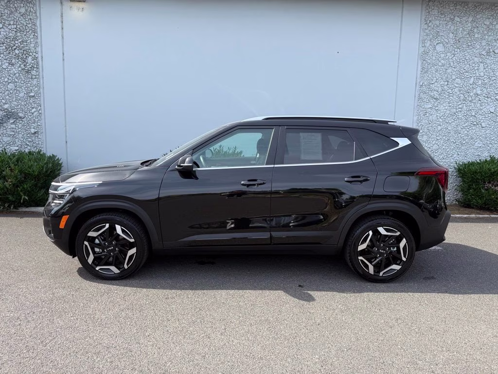 2026 Fusion Black Kia Seltos SX AWD SUV