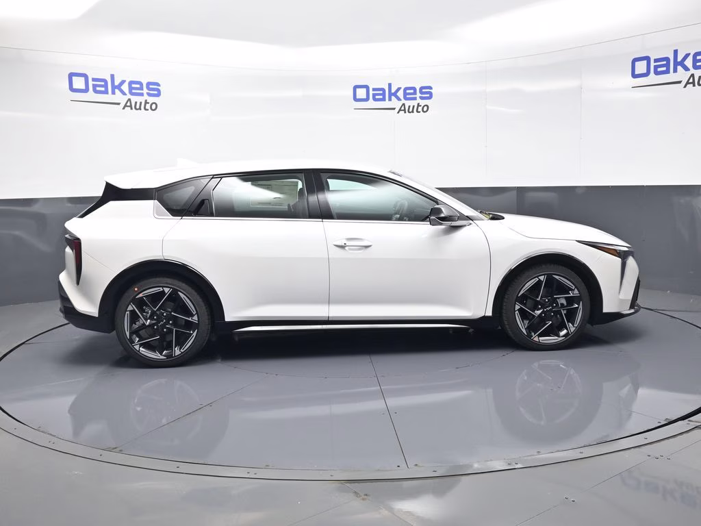 2026 Snow White Pearl Kia K4 GT-Line FWD Hatchback