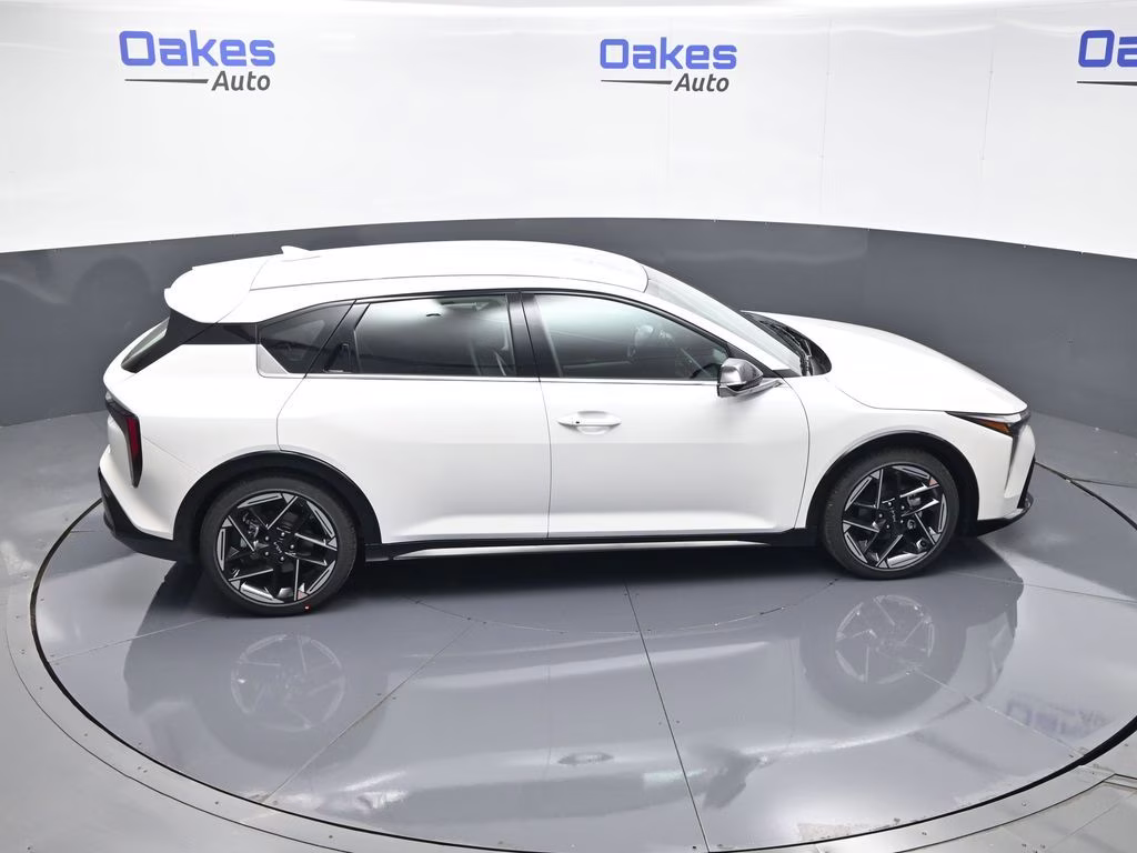 2026 Snow White Pearl Kia K4 GT-Line FWD Hatchback