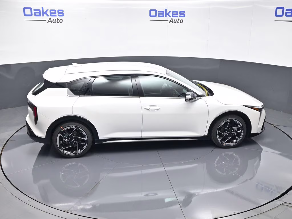 2026 Snow White Pearl Kia K4 GT-Line FWD Hatchback