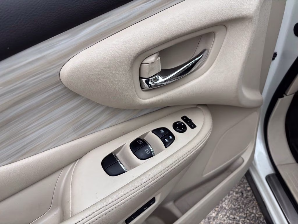 2015 Pearl White Nissan Murano Platinum AWD SUV