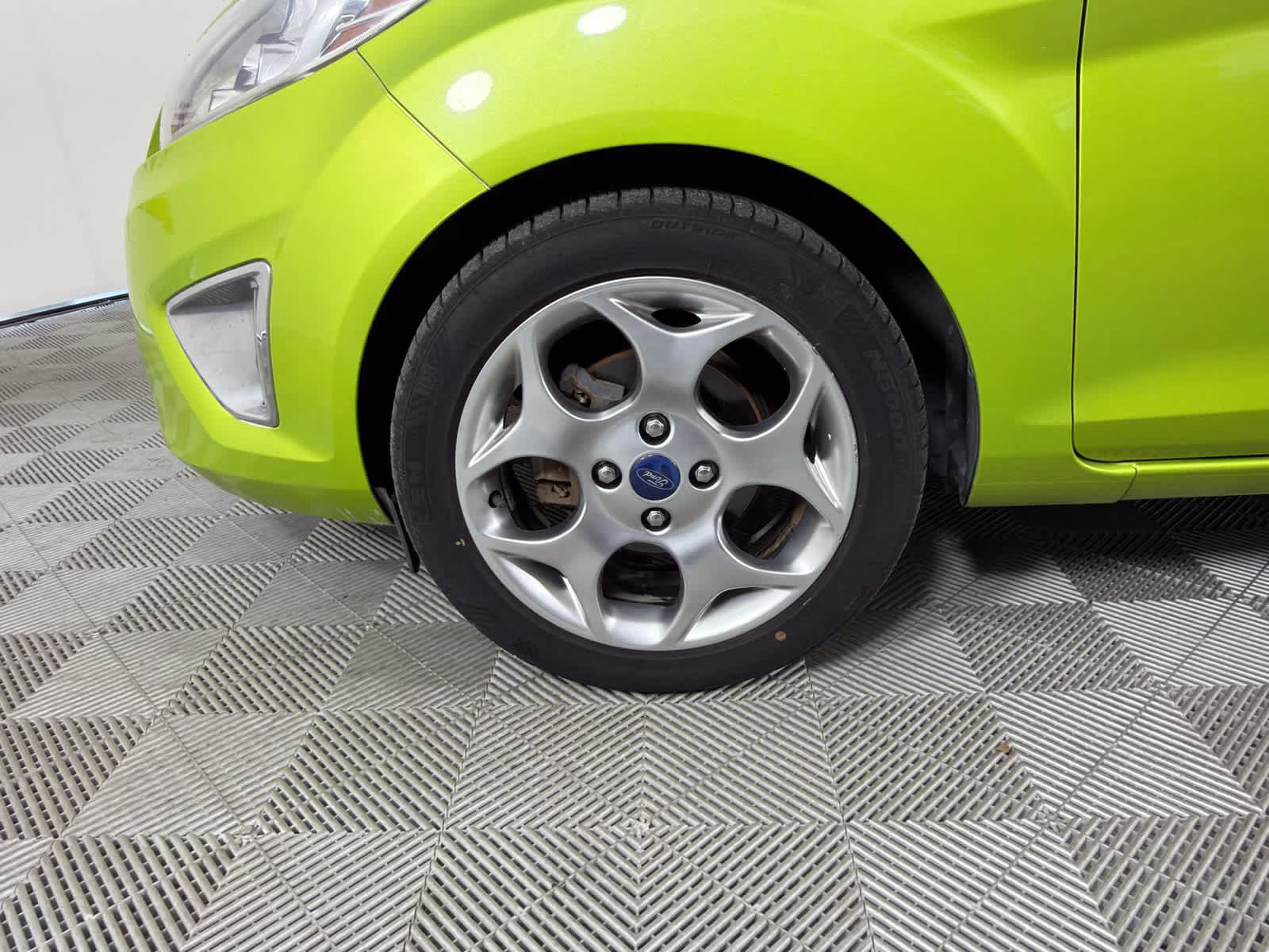 2012 Lime Squeeze Metallic Ford Fiesta SES FWD Sedan