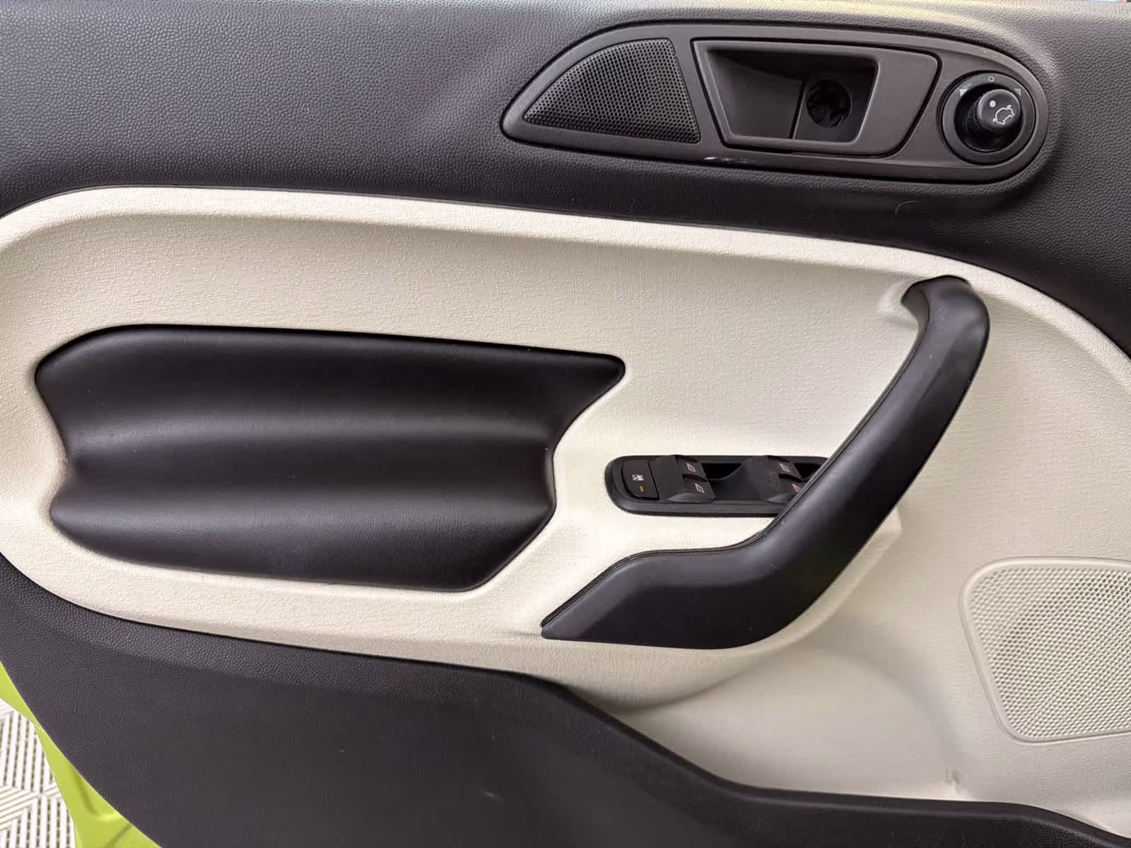 2012 Lime Squeeze Metallic Ford Fiesta SES FWD Sedan