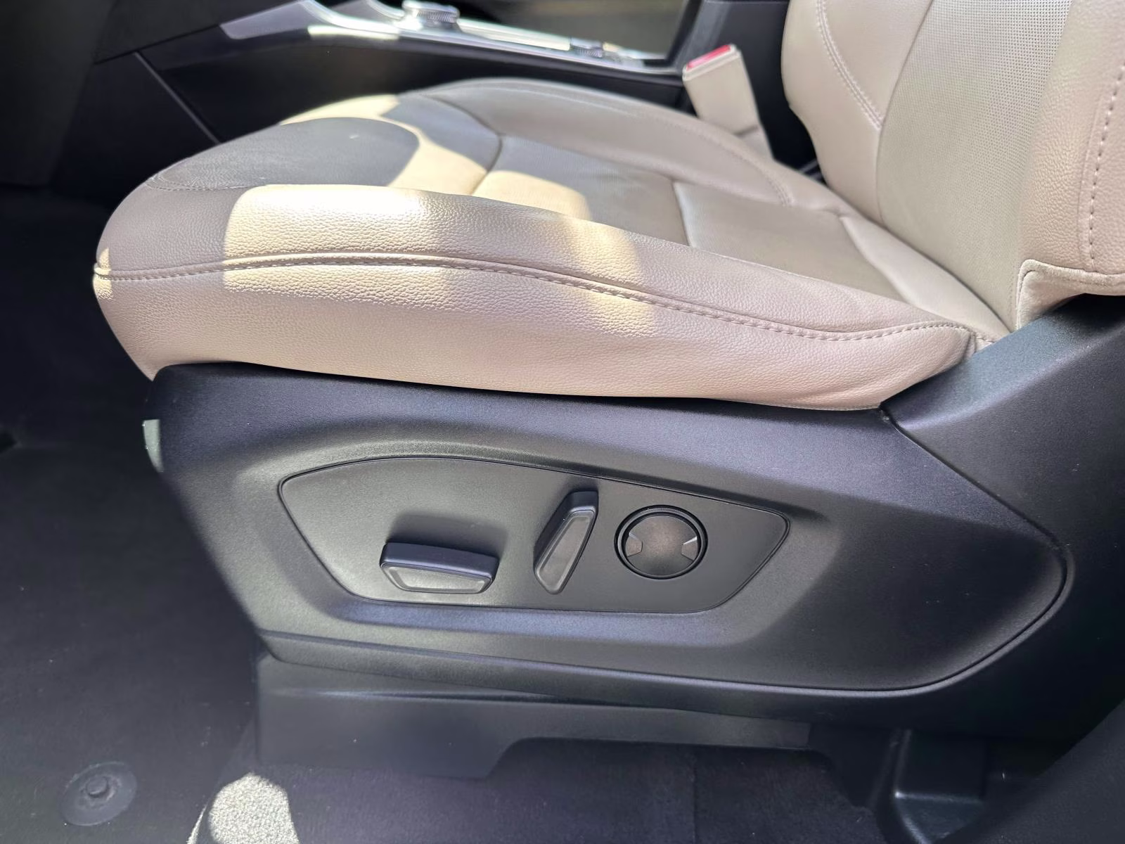 2023 Star White Metallic Tri-Coat Ford Explorer Limited 4WD 4X4 SUV