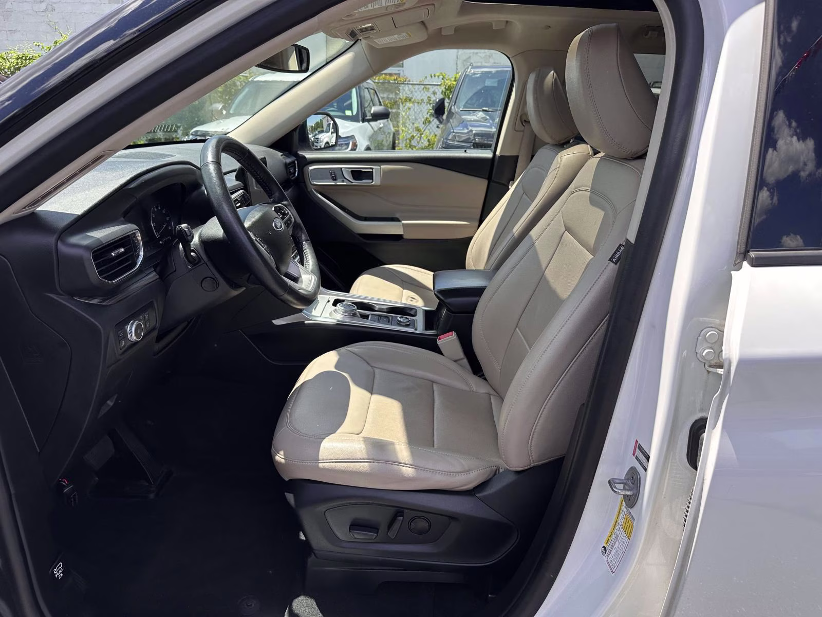 2023 Star White Metallic Tri-Coat Ford Explorer Limited 4WD 4X4 SUV