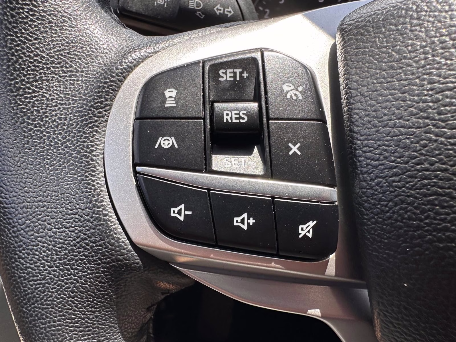 2023 Star White Metallic Tri-Coat Ford Explorer Limited 4WD 4X4 SUV