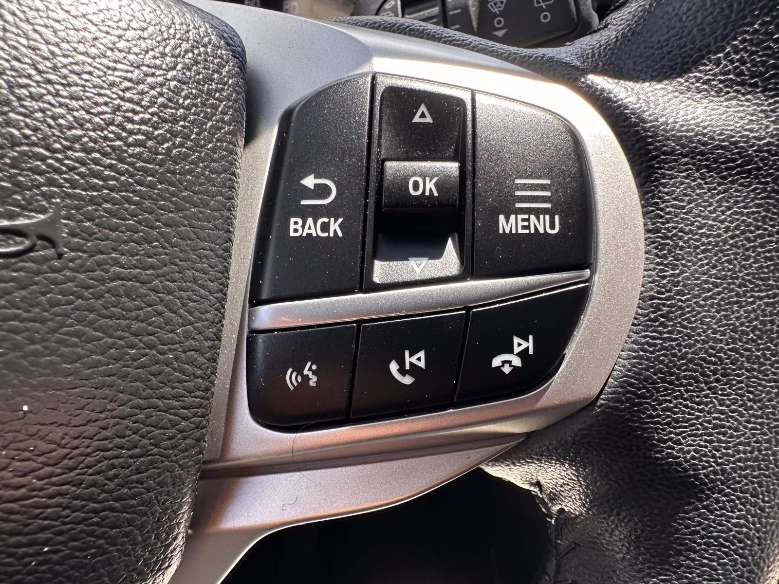 2023 Star White Metallic Tri-Coat Ford Explorer Limited 4WD 4X4 SUV