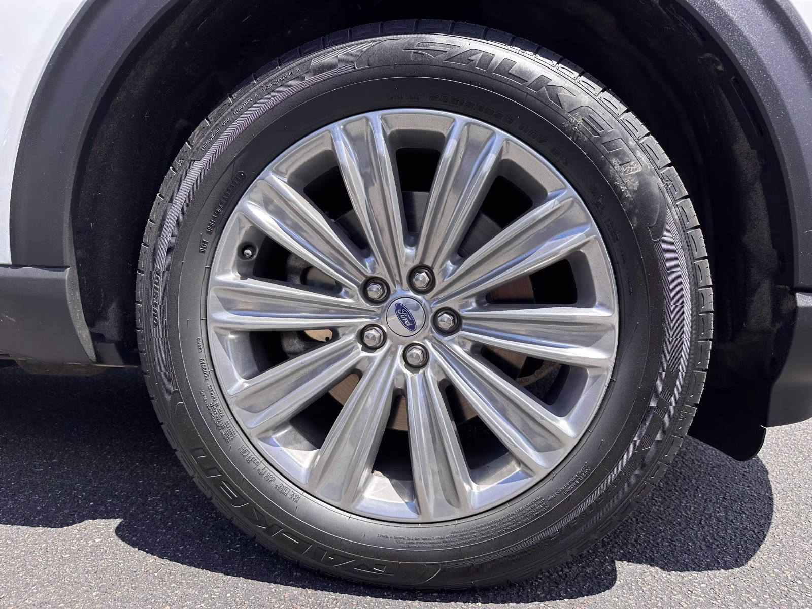2023 Star White Metallic Tri-Coat Ford Explorer Limited 4WD 4X4 SUV