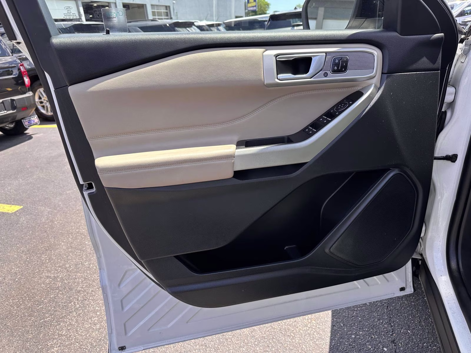 2023 Star White Metallic Tri-Coat Ford Explorer Limited 4WD 4X4 SUV