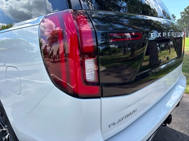 2025 Oxford White Ford Expedition Platinum 4X4 SUV