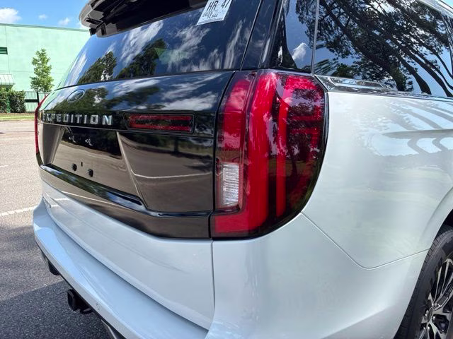 2025 Oxford White Ford Expedition Platinum 4X4 SUV