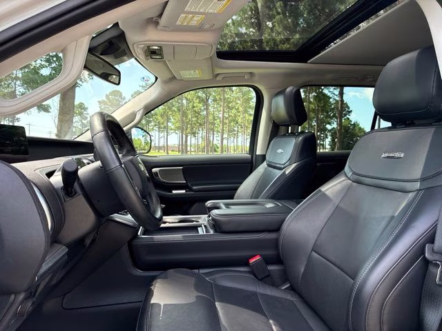 2025 Oxford White Ford Expedition Platinum 4X4 SUV