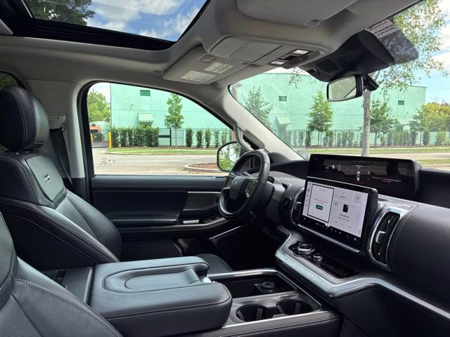 2025 Oxford White Ford Expedition Platinum 4X4 SUV