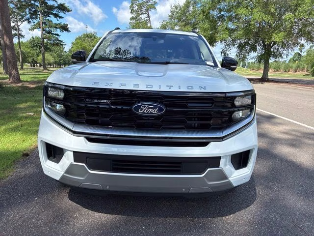 2025 Oxford White Ford Expedition Platinum 4X4 SUV