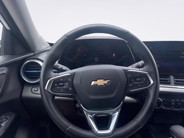 2025 Summit White Chevrolet Trax LT FWD SUV