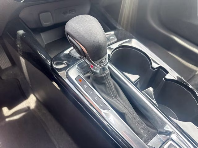 2025 Summit White Chevrolet Trax LT FWD SUV