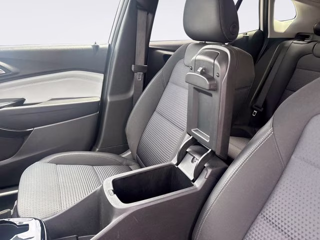 2025 Summit White Chevrolet Trax LT FWD SUV