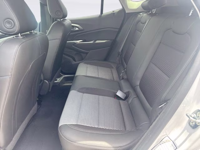 2025 Summit White Chevrolet Trax LT FWD SUV