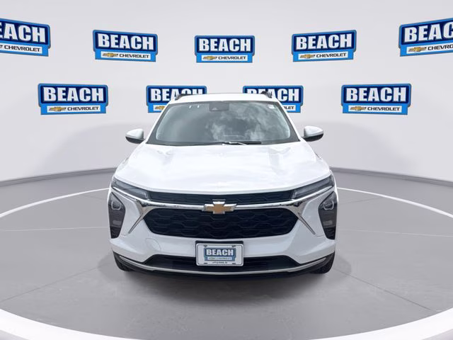 2025 Summit White Chevrolet Trax LT FWD SUV