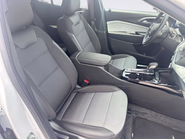 2025 Summit White Chevrolet Trax LT FWD SUV
