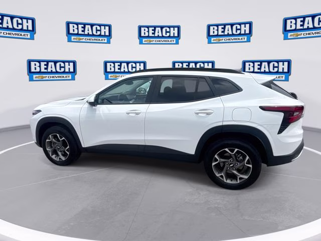 2025 Summit White Chevrolet Trax LT FWD SUV