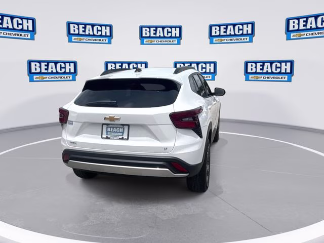 2025 Summit White Chevrolet Trax LT FWD SUV