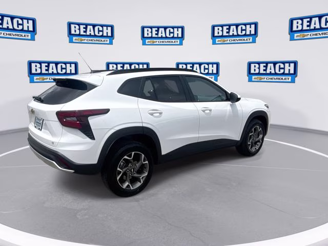 2025 Summit White Chevrolet Trax LT FWD SUV