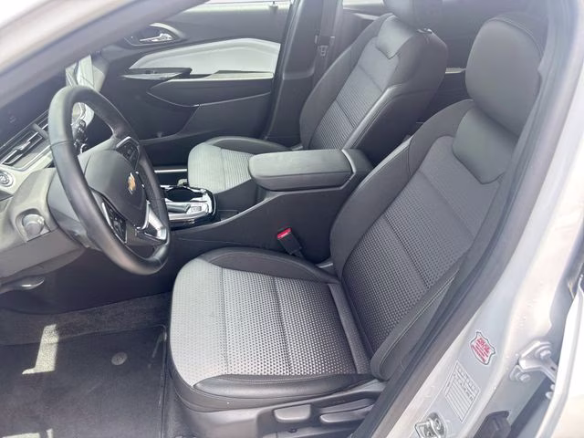 2025 Summit White Chevrolet Trax LT FWD SUV