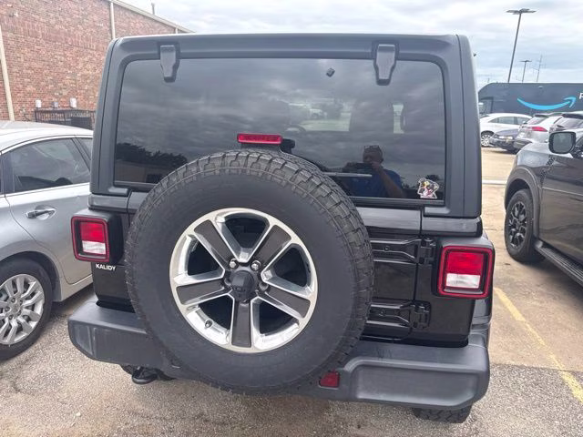 2019 Black Clearcoat Jeep Wrangler Unlimited Sahara 4X4 SUV