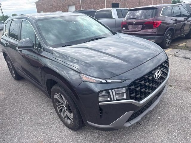 2022 Shimmering Silver Hyundai Santa Fe SE FWD SUV