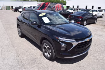 2025 Black Chevrolet Trax LT FWD SUV