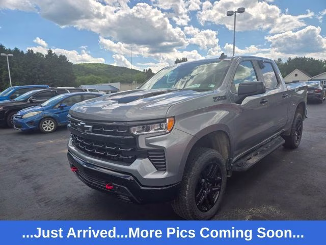 2025 Sterling Gray Metallic Chevrolet Silverado 1500 LT Trail Boss 4X4 Truck