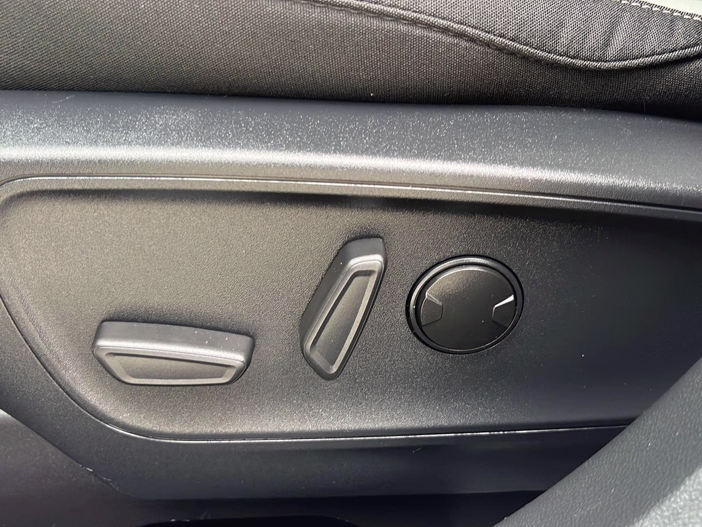 2024 Oxford White Ford Escape Active AWD SUV