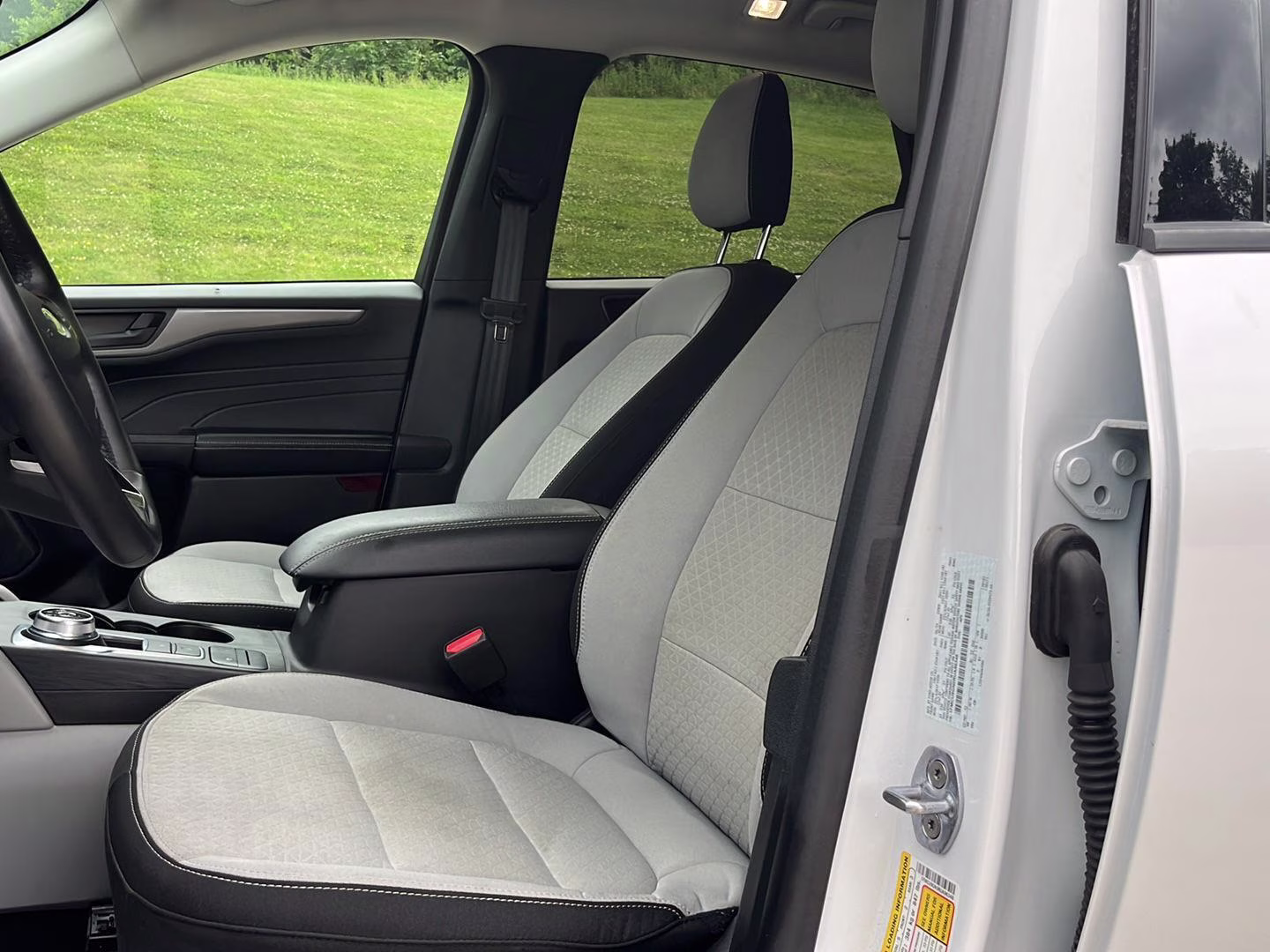 2024 Oxford White Ford Escape Active AWD SUV