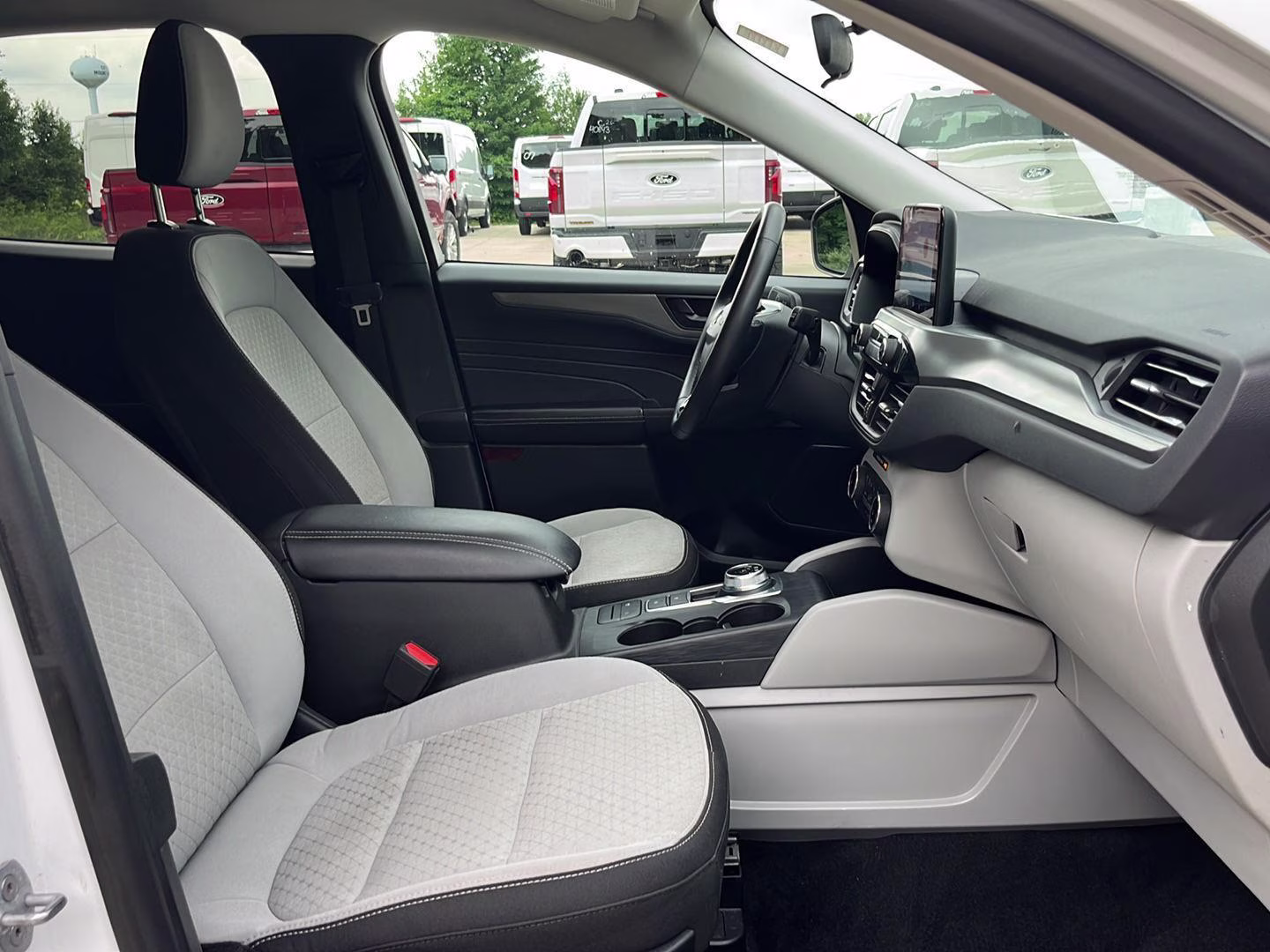 2024 Oxford White Ford Escape Active AWD SUV