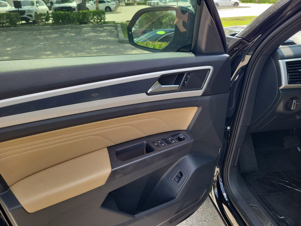 2023 Deep Black Pearl Volkswagen Atlas Cross Sport 3.6L V6 SE w/Technology FWD SUV