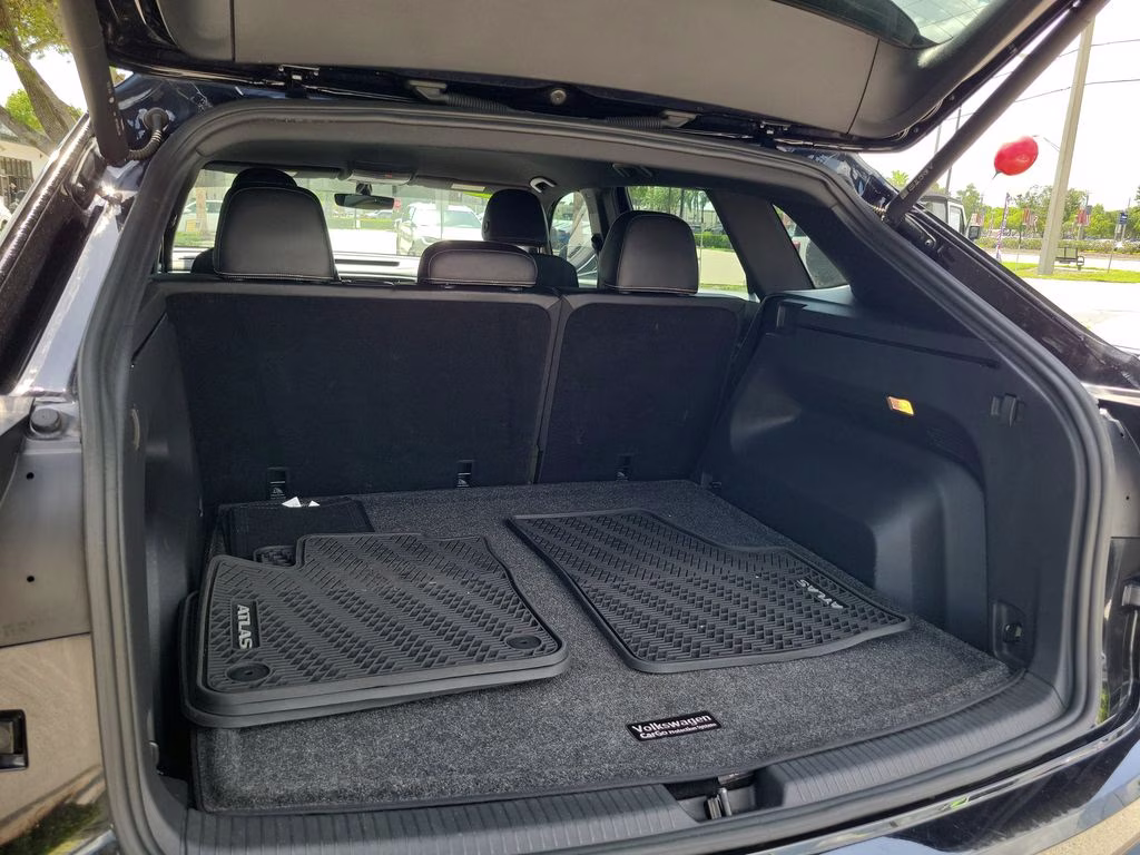 2023 Deep Black Pearl Volkswagen Atlas Cross Sport 3.6L V6 SE w/Technology FWD SUV