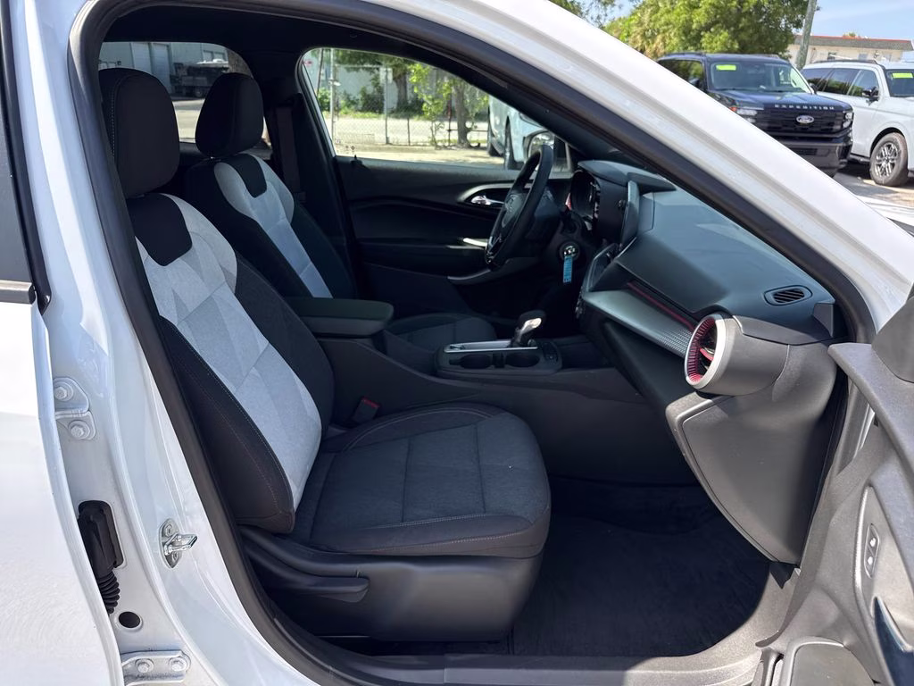 2024 Summit White Chevrolet Trax 1RS FWD SUV