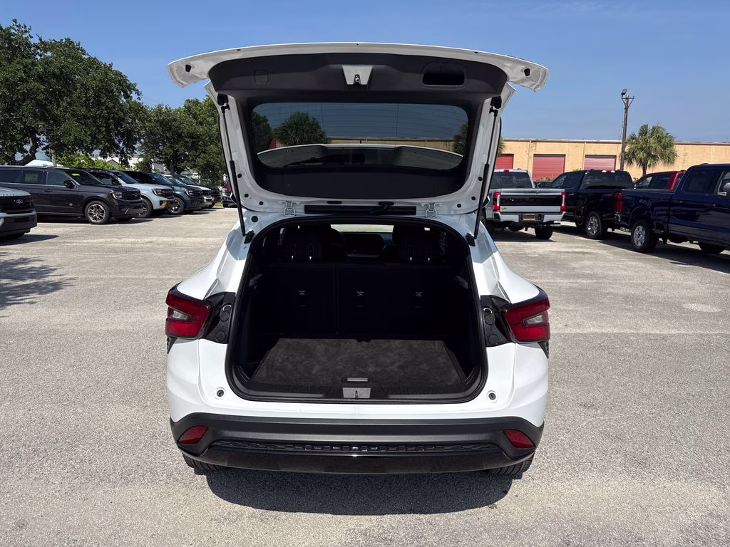 2024 Summit White Chevrolet Trax 1RS FWD SUV