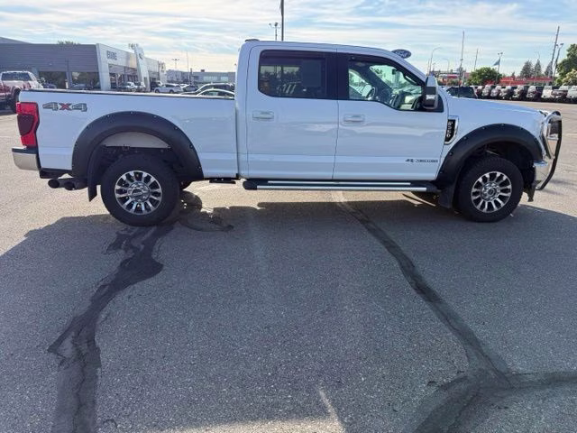 2022 Oxford White Ford Super Duty F-350 SRW Lariat 4X4 Truck