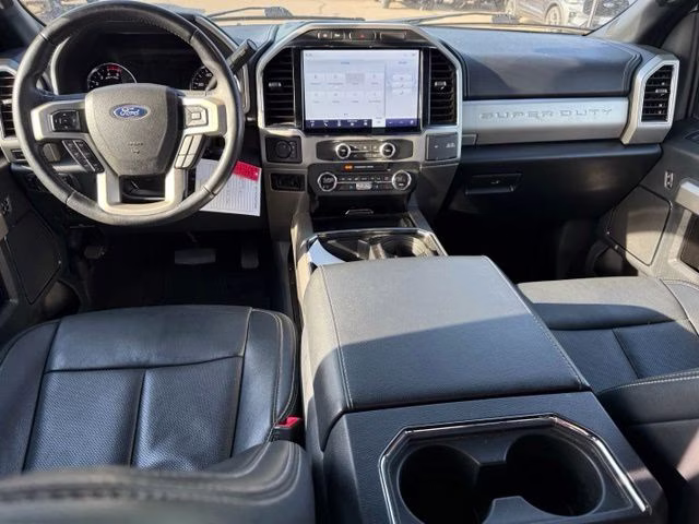 2022 Oxford White Ford Super Duty F-350 SRW Lariat 4X4 Truck