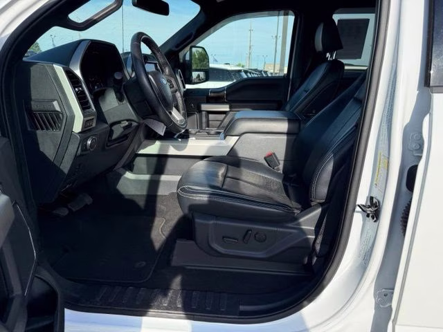 2022 Oxford White Ford Super Duty F-350 SRW Lariat 4X4 Truck