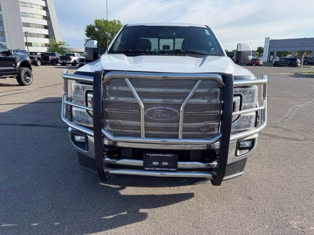 2022 Oxford White Ford Super Duty F-350 SRW Lariat 4X4 Truck