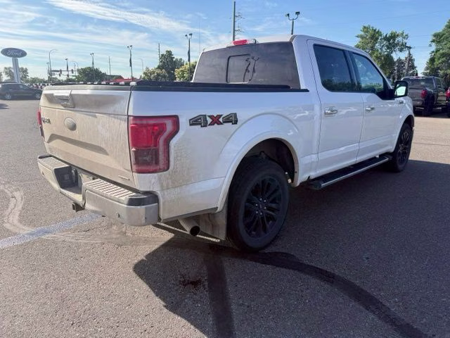 2016 White Platinum Metallic Tri-Coat Ford F-150 Lariat 4X4 Truck
