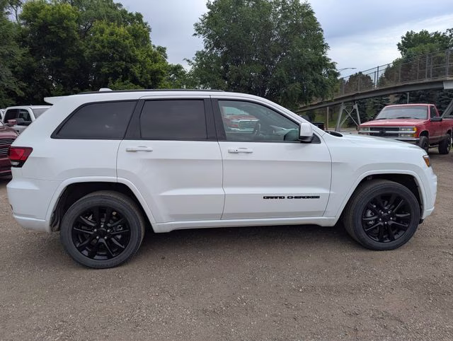 2020 Bright White Clearcoat Jeep Grand Cherokee Altitude 4X4 SUV