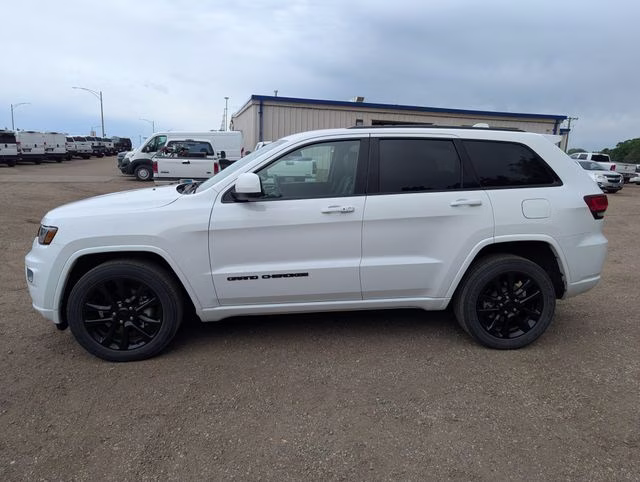 2020 Bright White Clearcoat Jeep Grand Cherokee Altitude 4X4 SUV
