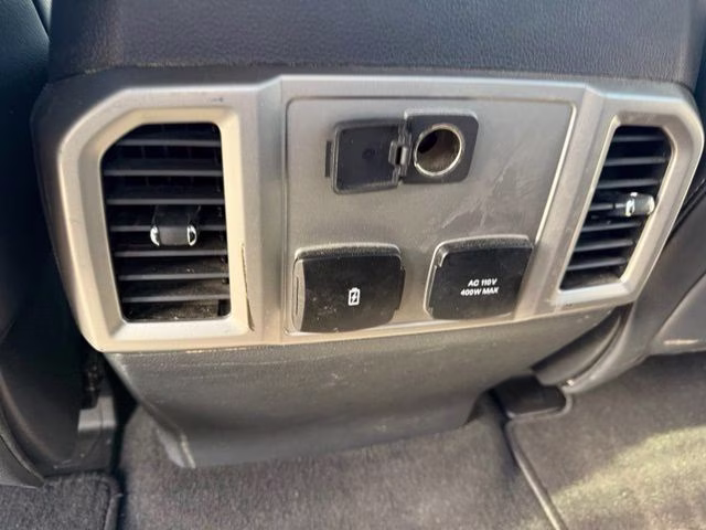 2022 Oxford White Ford Super Duty F-350 SRW Lariat 4X4 Truck
