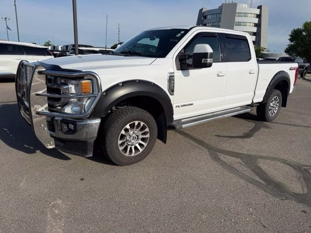 2022 Oxford White Ford Super Duty F-350 SRW Lariat 4X4 Truck
